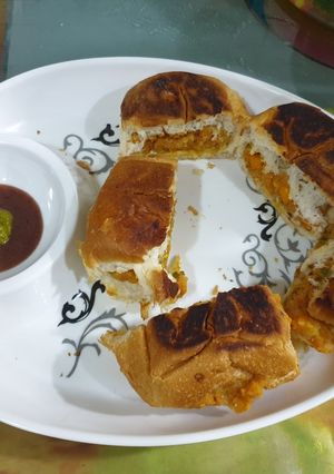 કચ્છી દાબેલી (Kutchhi Dabeli Recipe In Gujarati) રેસીપી મુખ્ય ફોટો