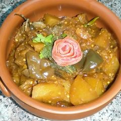 A picture of Achaari baingan aloo.