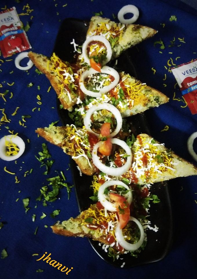 सूजी ब्रेड टोस्ट (Suji Bread toast recipe in Hindi) रेसिपी मुख्य फोटो