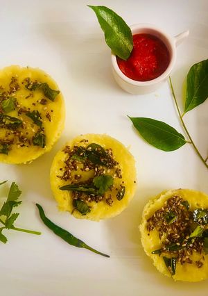 A picture of Savory Muffins-Healthy Steamed Snacks With Red Pepper Garlic Chutney 🌶️❣️.