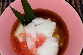 Anti Ribet, Memasak Bubur Sumsum Mutiara Untuk Jualan