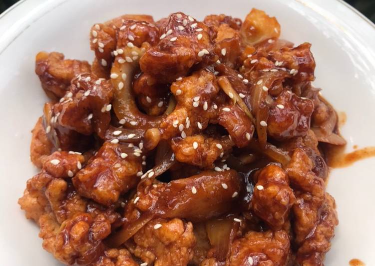 Langkah Mudah untuk Menyiapkan Dakgangjeong (Korean Spicy Honey Chicken), Enak Banget