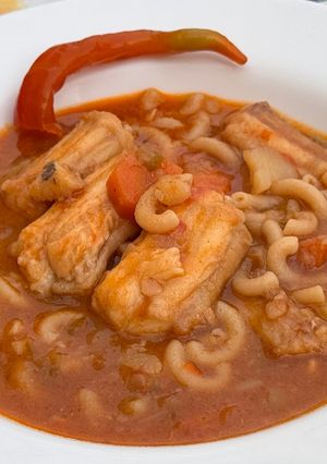 Una foto de Guiso colorao de pescado