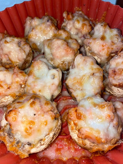 Una foto de Champiñones rellenos de langostinos y calamares