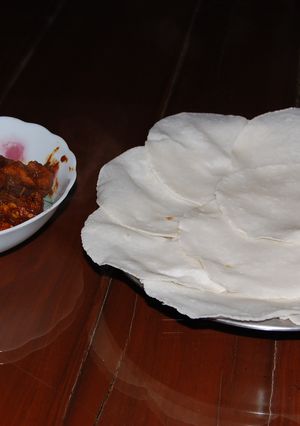 A picture of Pathiri - Rice Bread.