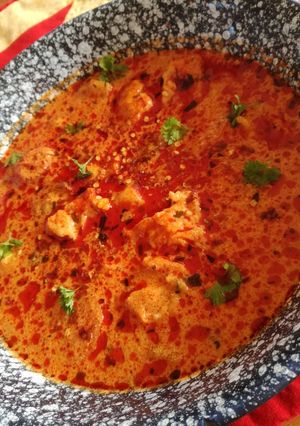 Tárkonyos, házi füstölt kolbászos krumplileves tejföllel recept fotója