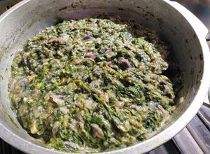 Una foto de Relleno para pascualina de espinacas y repollo morado