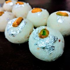 A picture of Halwaistyle paneer mithai.