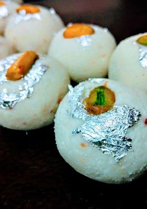 A picture of Halwaistyle paneer mithai.