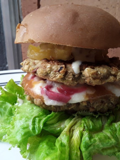 Una foto de Hamburguesa🍔Hawaiana🍍