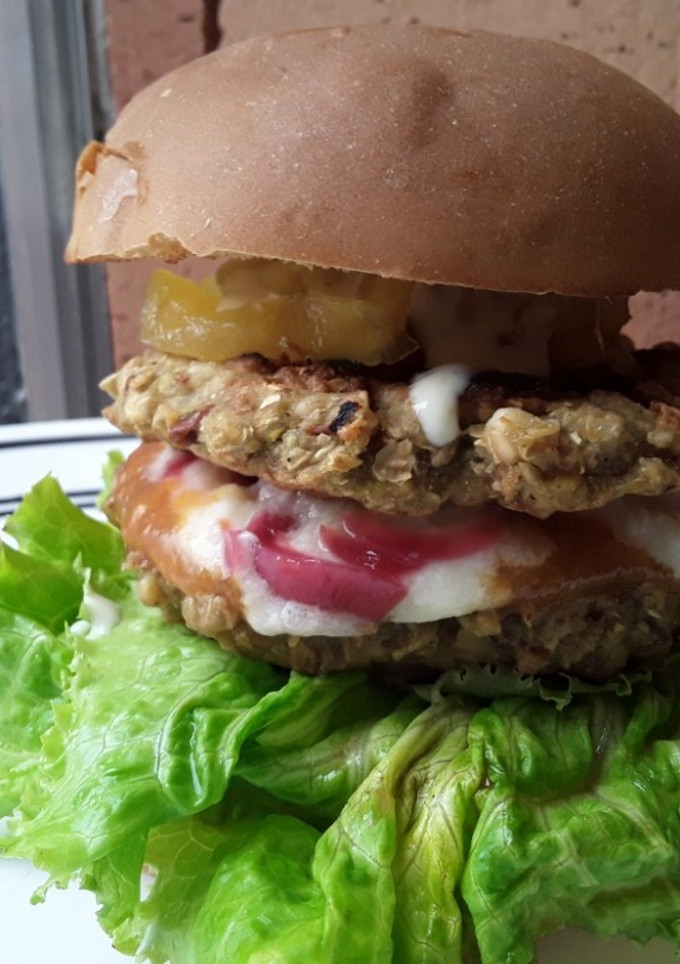 Una foto de Hamburguesa🍔Hawaiana🍍