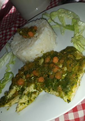 Una foto de Pechuga verde con arroz blanco