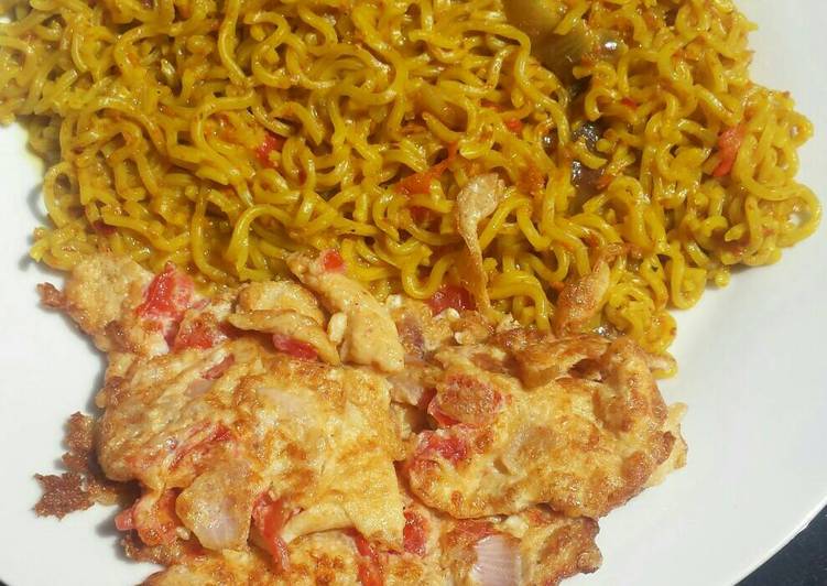 Turmeric noodles and fried egg