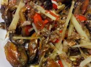 Hình của món Vẹm xanh xào sả ớt.