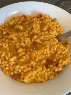 Una foto de Arroz meloso con gambas y verduras