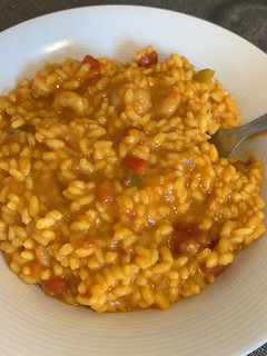 Una foto de Arroz meloso con gambas y verduras