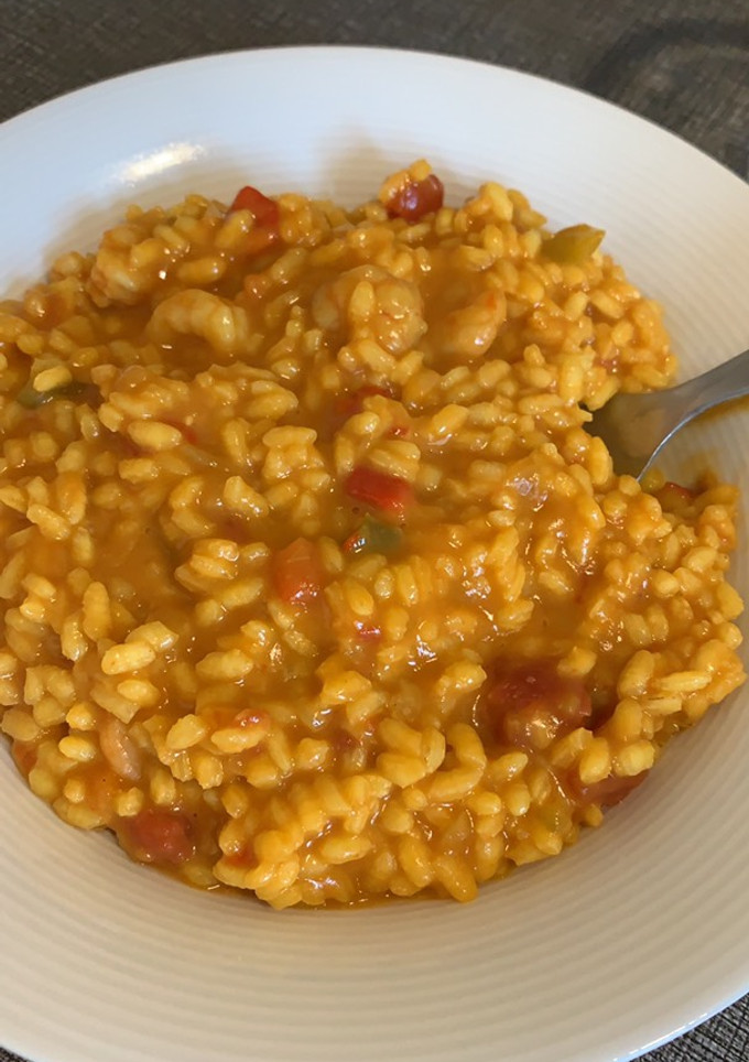 Una foto de Arroz meloso con gambas y verduras