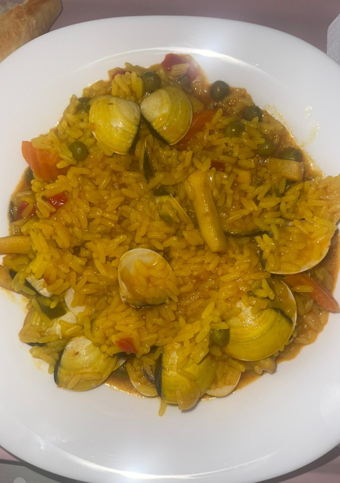 Una foto de Arroz con calamares y almejas