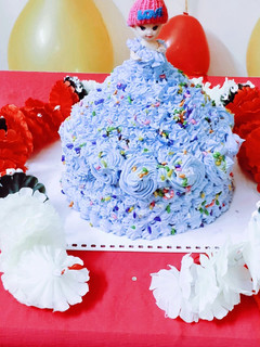 डॉल केक (doll cake recipe in Hindi) रेसिपी मुख्य फोटो