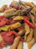 Macarrones con lomo y espárragos