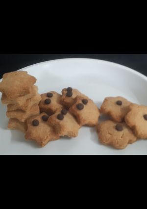 પીનટ બટર કુકીઝ (Peanut Butter Cookies Recipe In Gujarati) રેસીપી મુખ્ય ફોટો