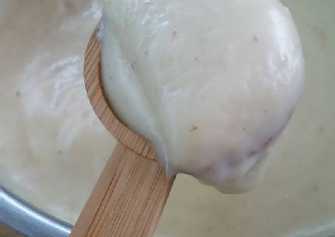 κύρια φωτογραφία συνταγής Ελαφριά Μπεσαμέλ (Béchamel) με κορν φλάουρ και φρέσκο βούτυρο