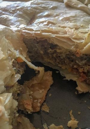 Una foto de Pastel de carne y almendras