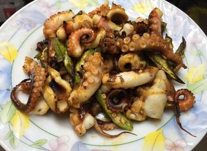 Hình của món Bạch tuộc nướng sa tế bằng lò chiên không dầu.