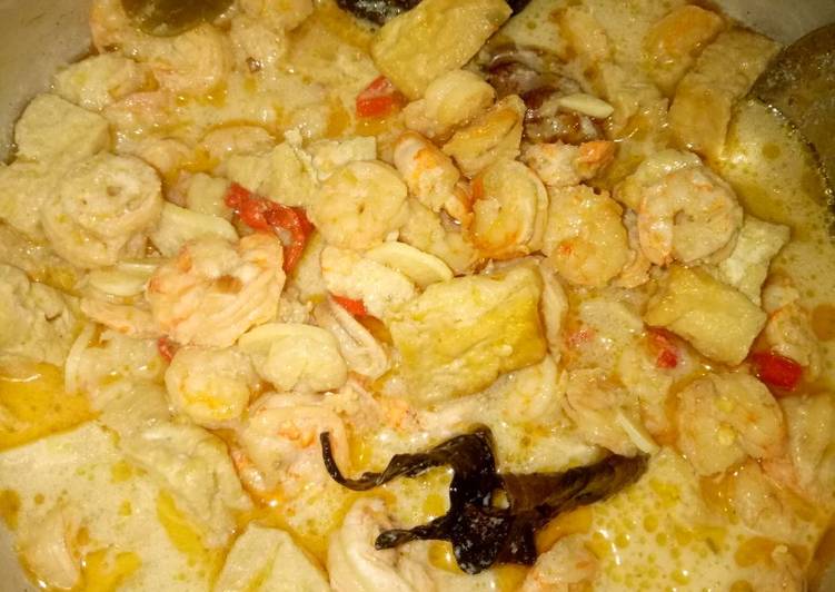 Langkah Membuat Udang masak santan, Bisa Manjain Lidah