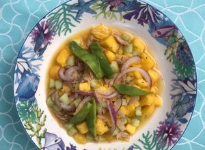 Foto principal de Ceviche de atún en conserva, con mango, alficoz, cebolla roja y salsa de limón y naranja
