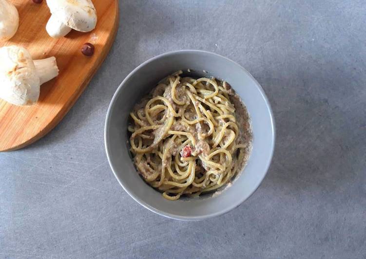 Sauce aux champignons, noisettes et fromage de chèvre