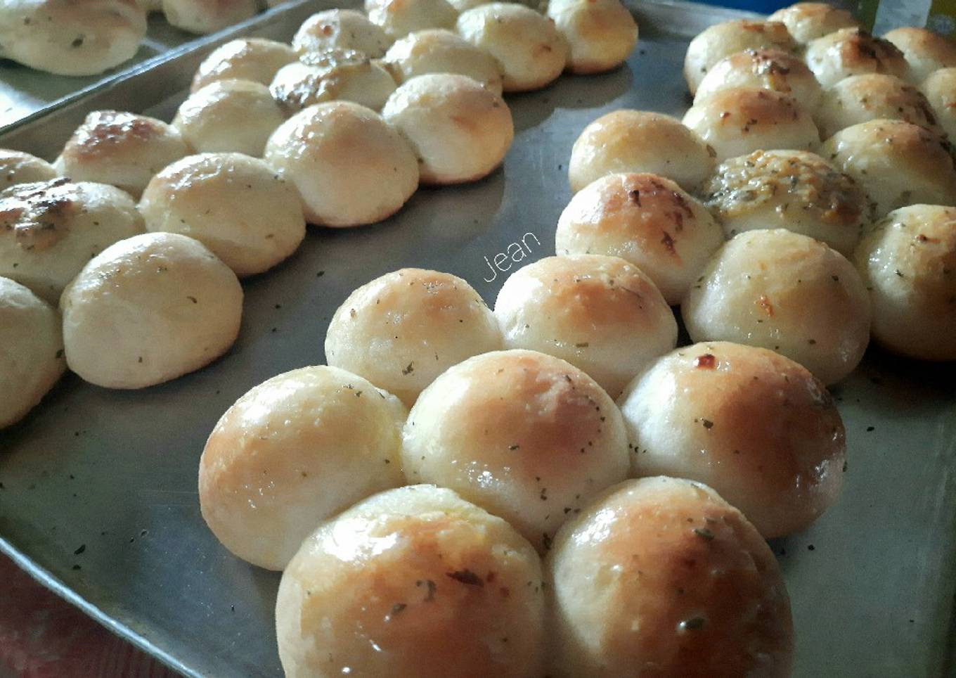 Bubble bread with cheese & garlic butter