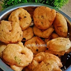 A picture of Vada with high protein, nutrition rich lentils/ daals.