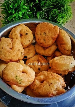 A picture of Vada with high protein, nutrition rich lentils/ daals.