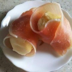 A picture of Potato raw ham rolls.