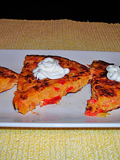Una foto de Tortilla de pimientos y tomates