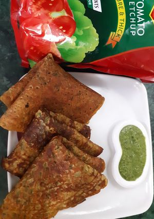 બેસન પુડલા (Besan Pudla Recipe In Gujarati) રેસીપી મુખ્ય ફોટો