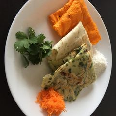 A picture of Tri colour talipettu / akki rotti.