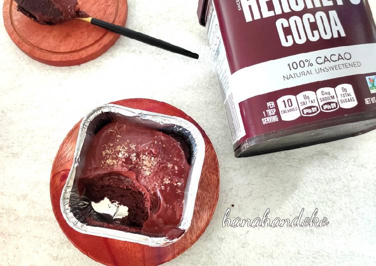 Cara Gampang Menyiapkan Coconut cake chocolate low carb gluten free with choco glaze yang Lezat