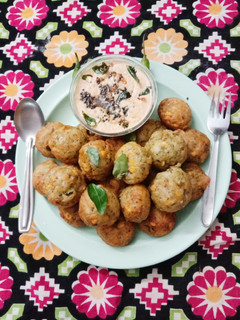 கருவேப்பிலை கார பணியாரம் (Karuveppilai kaara paniyaaram recipe in tamil) செய்முறை முக்கிய புகைப்படம்