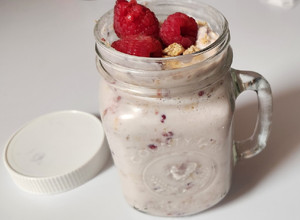 A picture of Raspberry Cheesecake Overnight Oats.