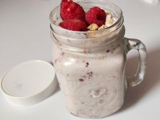 Raspberry Cheesecake Overnight Oats