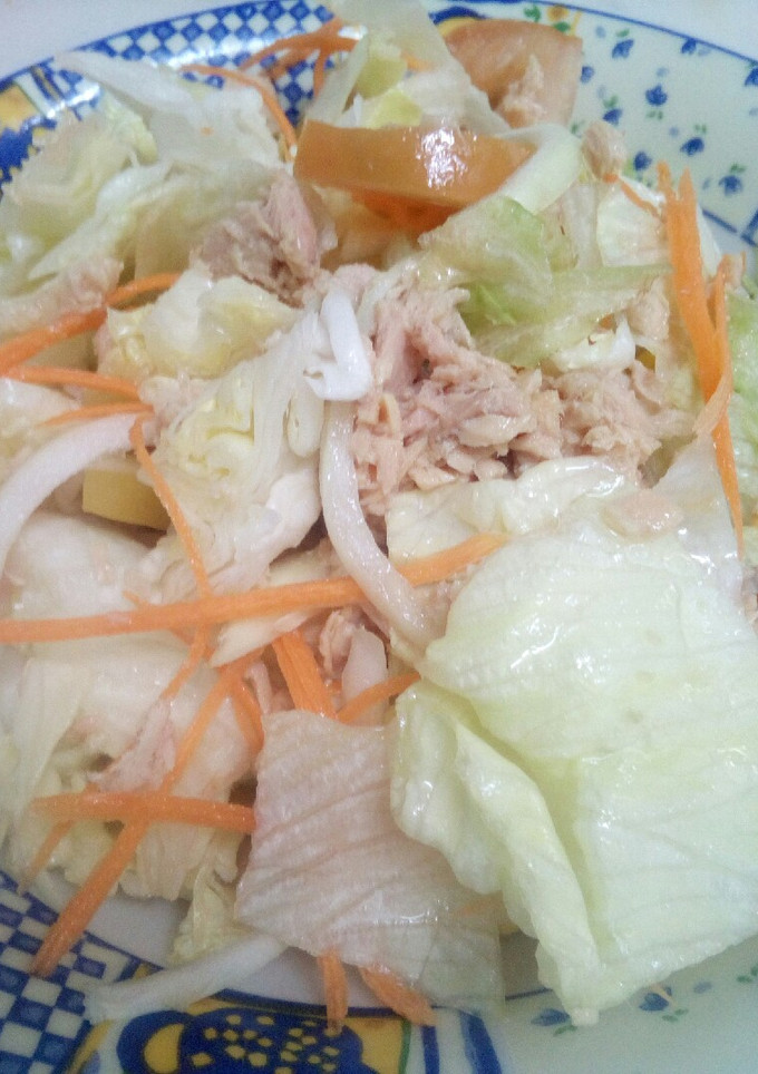 Una foto de Ensalada mixta con atún
