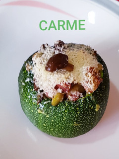 Una foto de Calabacín relleno de bacon y setas