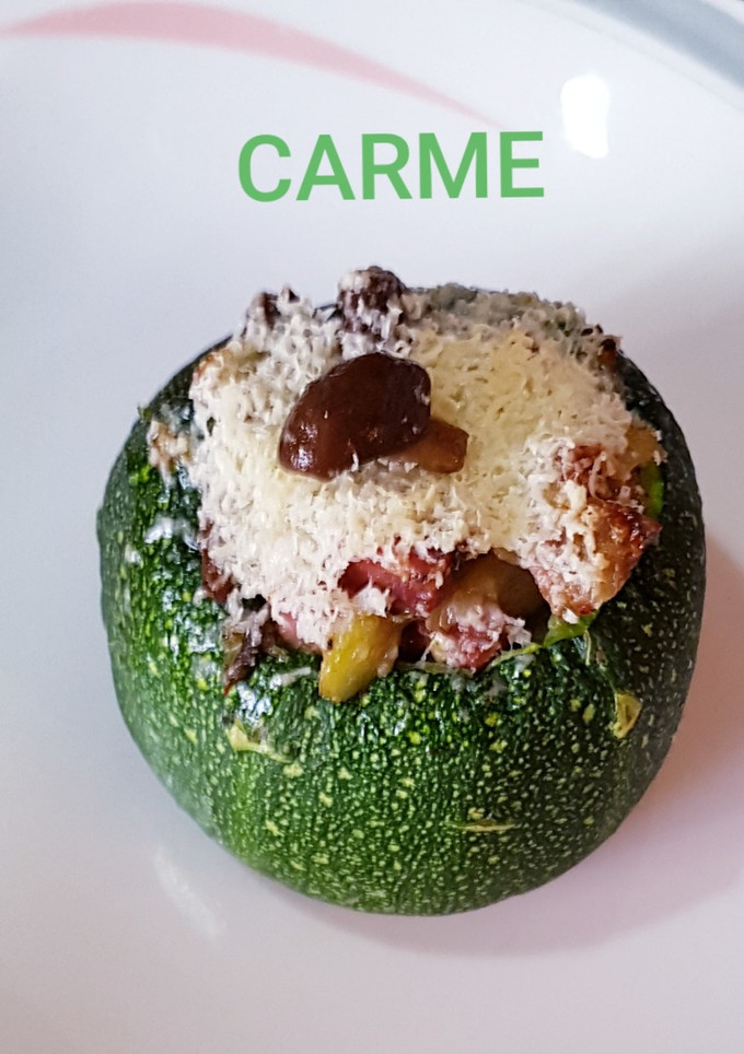 Una foto de Calabacín relleno de bacon y setas