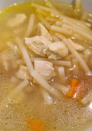 Foto principal de Sopa de pollo con fideos
