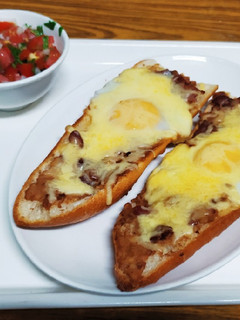 Una foto de Molletes sopresa