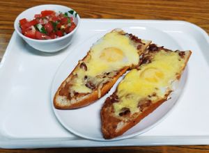 Una foto de Molletes sopresa