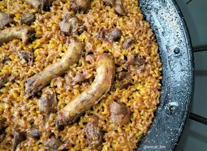 Una foto de Arroz agazpachado con mollejas y cuellos de pollo