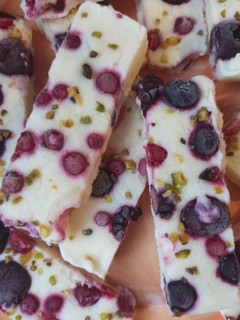 Foto di FROZEN BARS con yogurt e frutti di bosco 🍓🍒🍇
